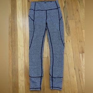 LuluLemon Size 4 Special Edition 7/8th leggings